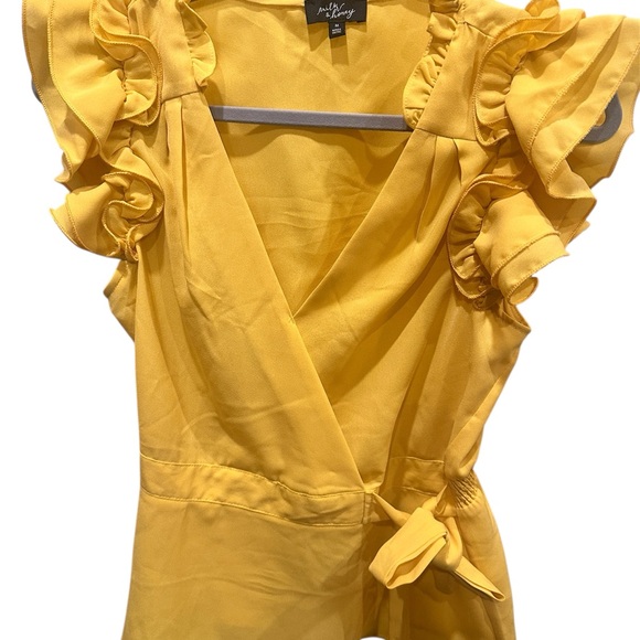 Milk&Honey Women’s Yellow With  Ruffle short sleeve tie waist  Blouse Medium - Picture 1 of 9